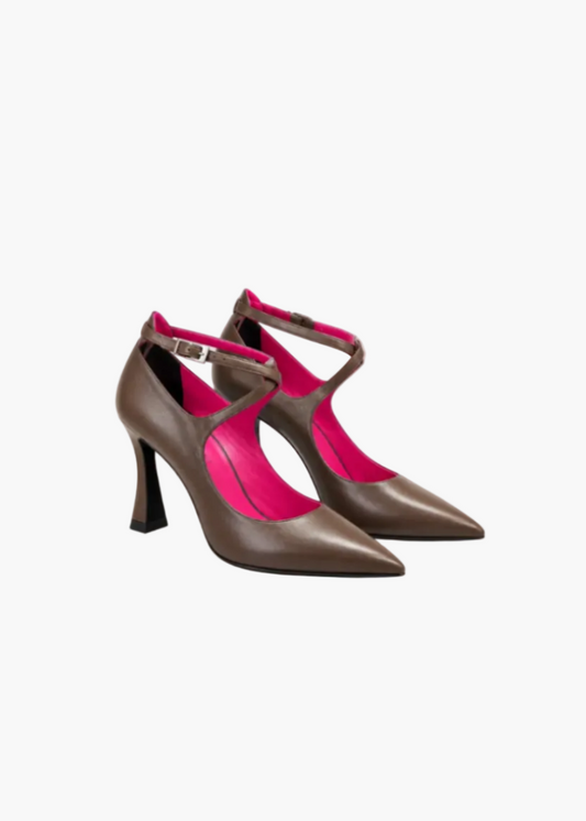 Genuine leather pumps with strap and hourglass heel | Andrea Pinto